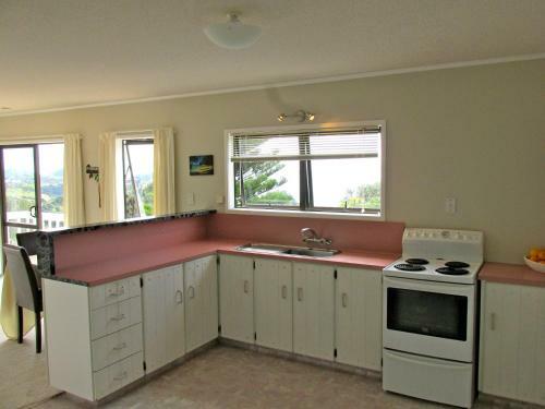 Dolphin Hideaway - Tutukaka Bach