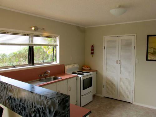 Dolphin Hideaway - Tutukaka Bach