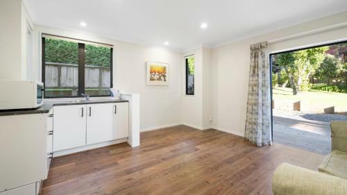 Kapiti Views - Waikanae Beach Holiday Home