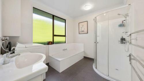 Kapiti Views - Waikanae Beach Holiday Home