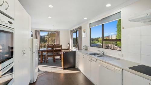 Kapiti Views - Waikanae Beach Holiday Home