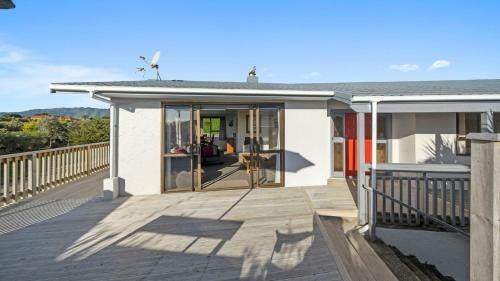 Kapiti Views - Waikanae Beach Holiday Home