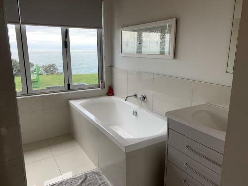 180� Seaviews, Superior Coastal Cottage