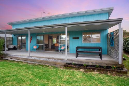 The Bach - Waihi Beach Holiday Home