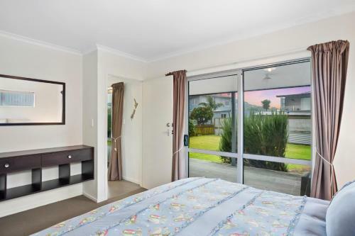 The Bach - Waihi Beach Holiday Home