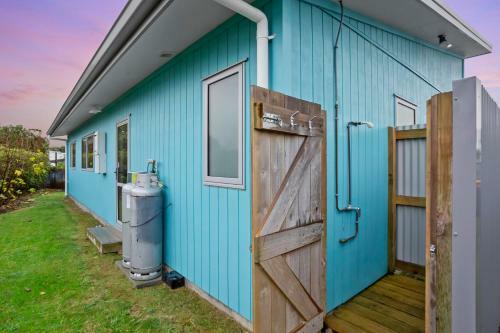 The Bach - Waihi Beach Holiday Home