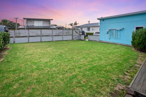 The Bach - Waihi Beach Holiday Home