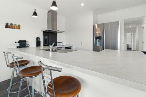 Sandy Shores - Waihi Beach Holiday Home
