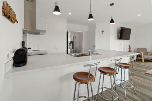 Sandy Shores - Waihi Beach Holiday Home