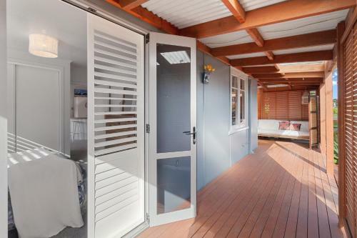 Bach On Wilson - Waihi Beach Holiday Home