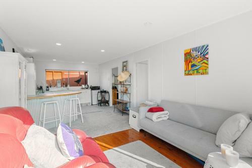 Bach On Wilson - Waihi Beach Holiday Home