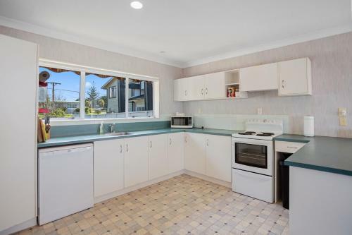 Beach Daze Bach - Waihi Beach Holiday Home