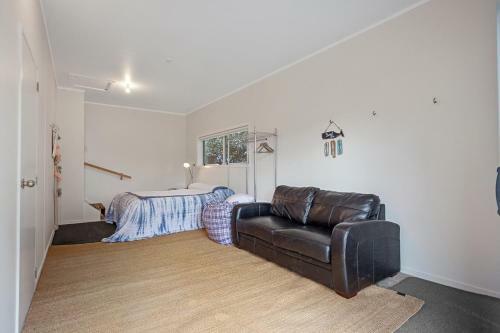 Beach Daze Bach - Waihi Beach Holiday Home