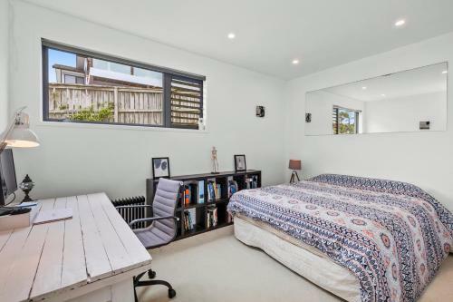 Slice Of Paradise - Gulf Harbour Holiday Home