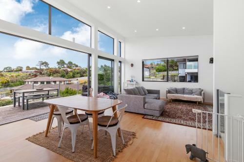 Slice Of Paradise - Gulf Harbour Holiday Home