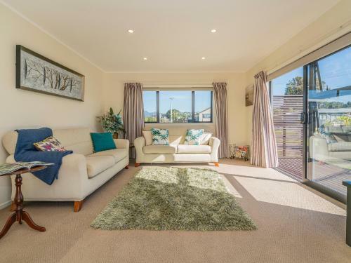 Beach Life Bach - Whangamata Holiday Home