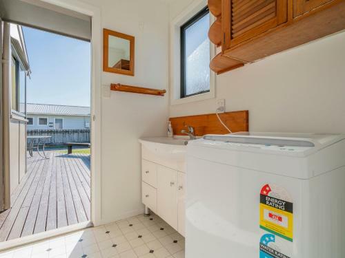 Beach Life Bach - Whangamata Holiday Home