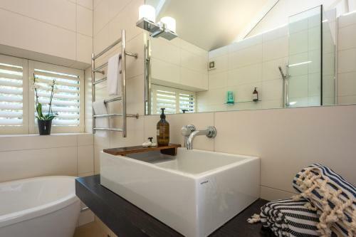 Oneroa Beachfront Apartment
