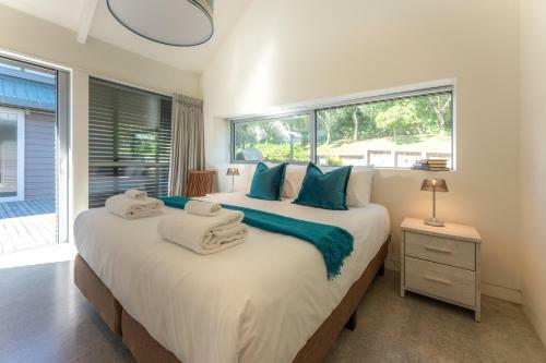 Oneroa Beachfront Apartment