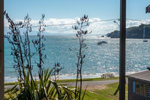 Oneroa Beachfront Apartment