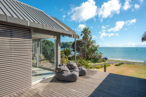 Oneroa Beachfront Apartment