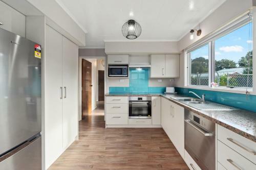 Moreton View - Gisborne Holiday Home