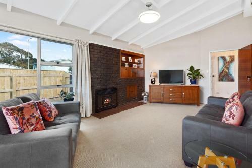 Moreton View - Gisborne Holiday Home