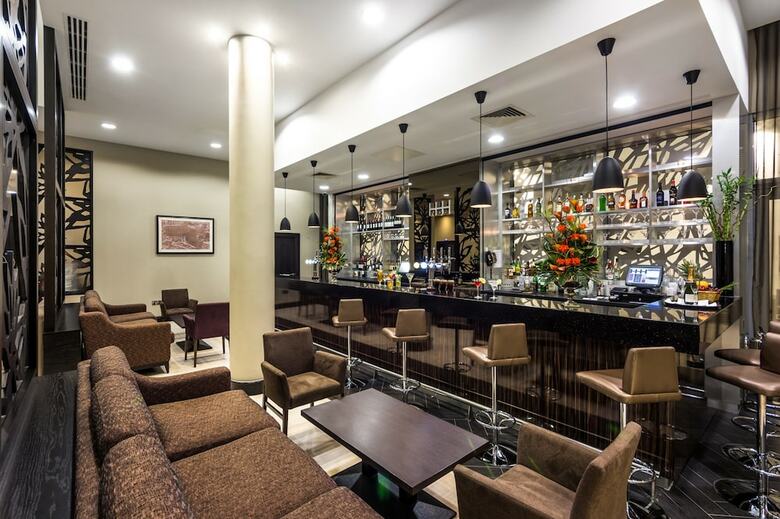 Heston Hyde Hotel