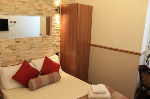 Hostal Skylark Guest House