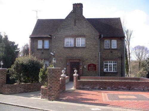 Hostal The Bridge House