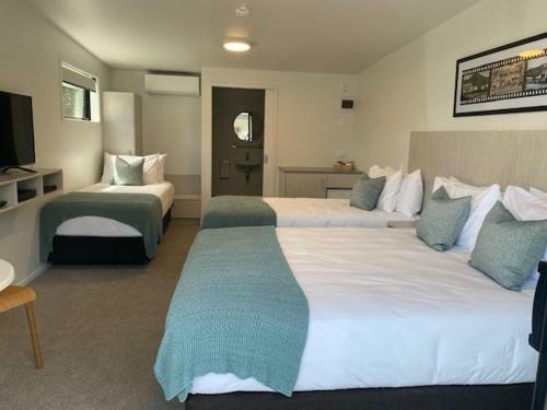 The Com Plex Motel