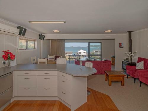 Paradise By The Beach - Simpson's Beach Holiday Home