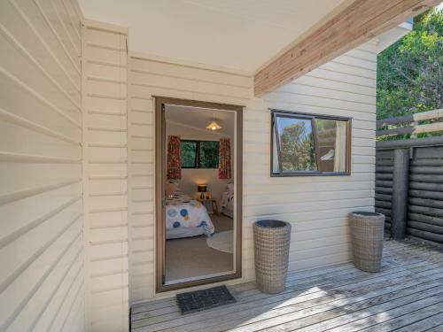 Paradise By The Beach - Simpson's Beach Holiday Home