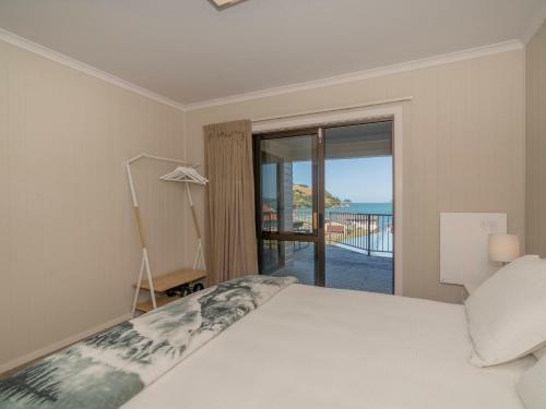Paradise By The Beach - Simpson's Beach Holiday Home