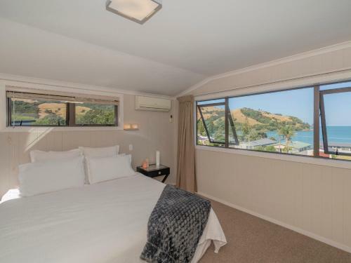 Paradise By The Beach - Simpson's Beach Holiday Home