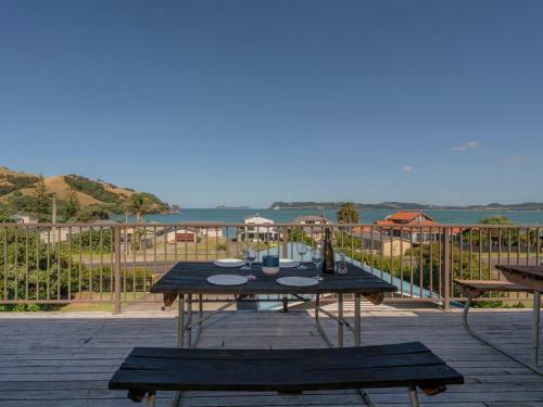 Paradise By The Beach - Simpson's Beach Holiday Home