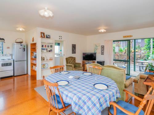 The Bach - Whitianga Holiday Home