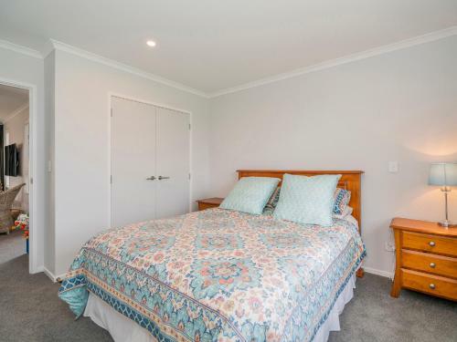 Peaceful On Palm - Whitianga Holiday Home