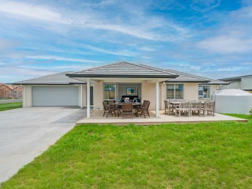 Peaceful On Palm - Whitianga Holiday Home
