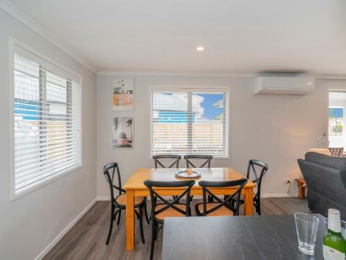 Peaceful On Palm - Whitianga Holiday Home