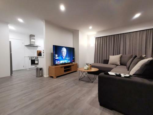 Hello Seaview! 4 Brs House In Central Location!