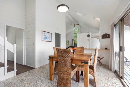 Welcome Bay Retreat - Welcome Bay Holiday Home
