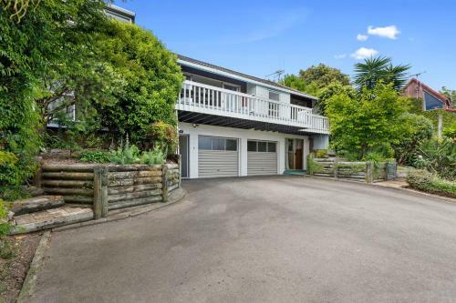 Welcome Bay Retreat - Welcome Bay Holiday Home