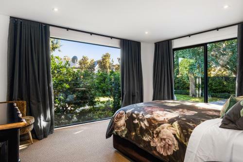 Black Luxury Lodge