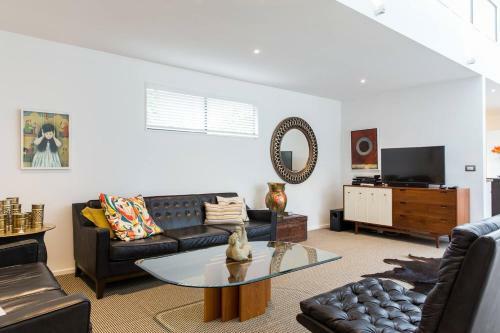 Black Luxury Lodge