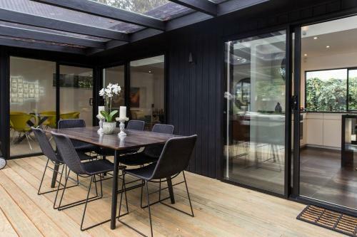 Black Luxury Lodge