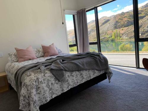 Lakefront Luxury In Old Cromwell **new 3br Home**