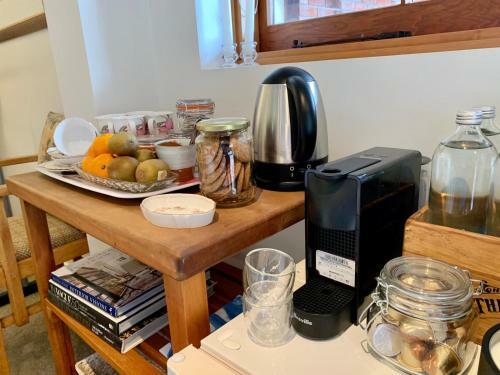 Hostal Mill Cottage - Boutique Accommodation And Garden