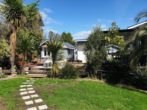 Hostal Cabins On Tudor Bed & Breakfast