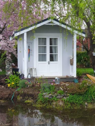 Hostal Cabins On Tudor Bed & Breakfast